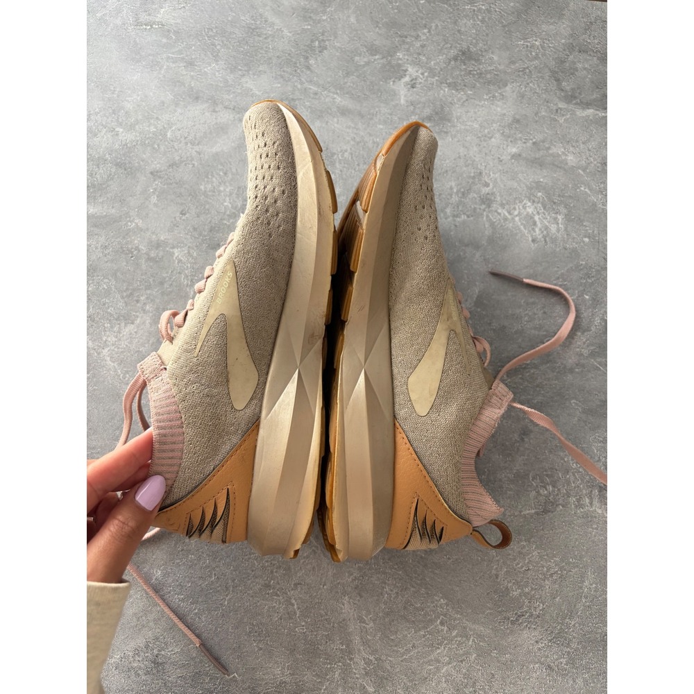 Brooks Levitate 2 Tan Pink Running Shoes Womens 8 - Picture 2 of 7